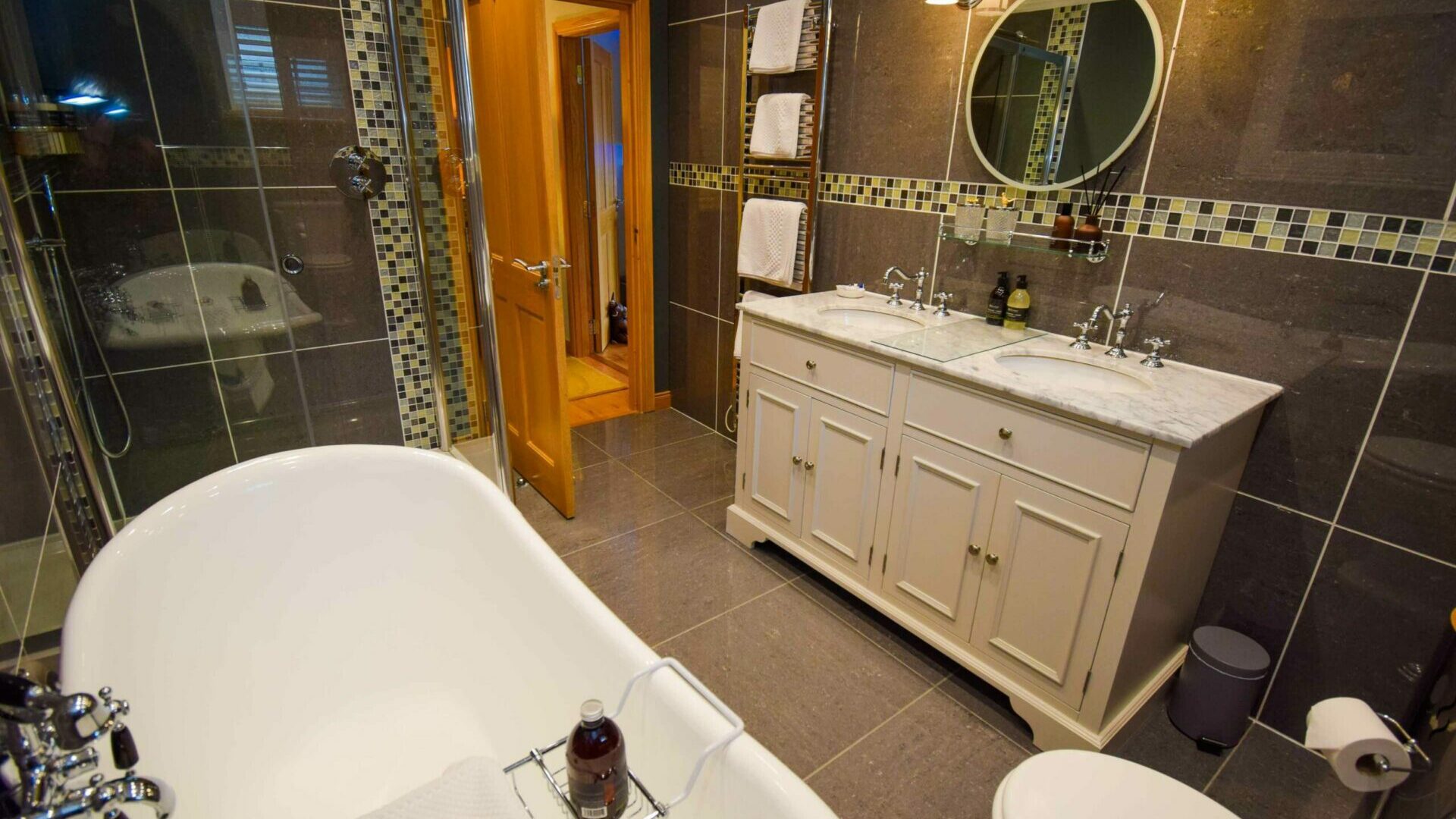 Outlander Hideaway